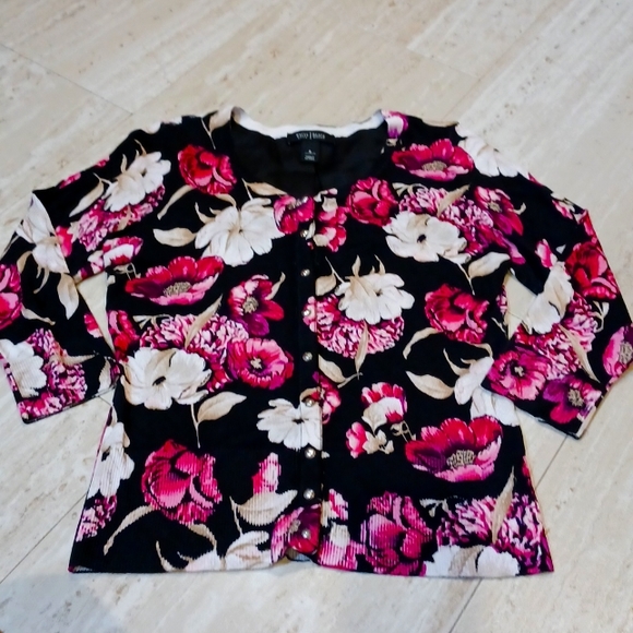 White House Black Market Sweaters - Gorgeous White House Black Market Floral Cardigan